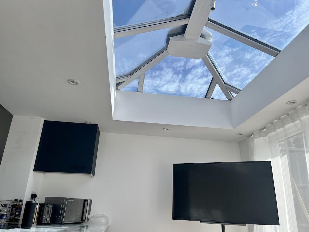 نيولي ريفيربيشد 1 بد أبارتمنت إن كرودون اسي5 داخلي