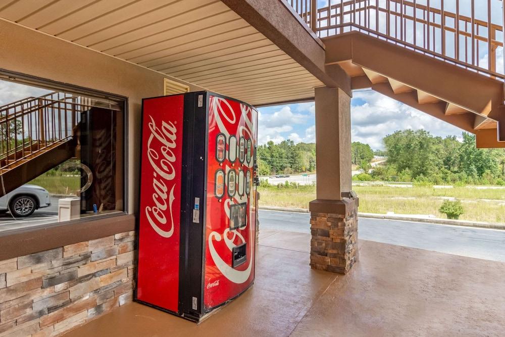 إيكونو لودج بايرون - وارنر روبينز المنطقة الخارجية