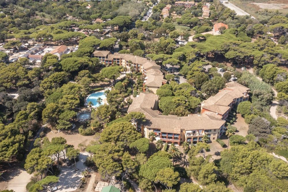 بيري آند فاكانسيز ريزدانس لا باينيد المنطقة الخارجية