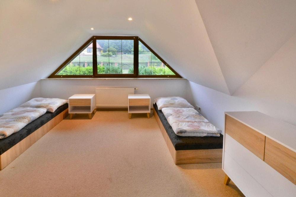 فيلا إن سويسيانووو نير أوسترويكي ليك غرفة