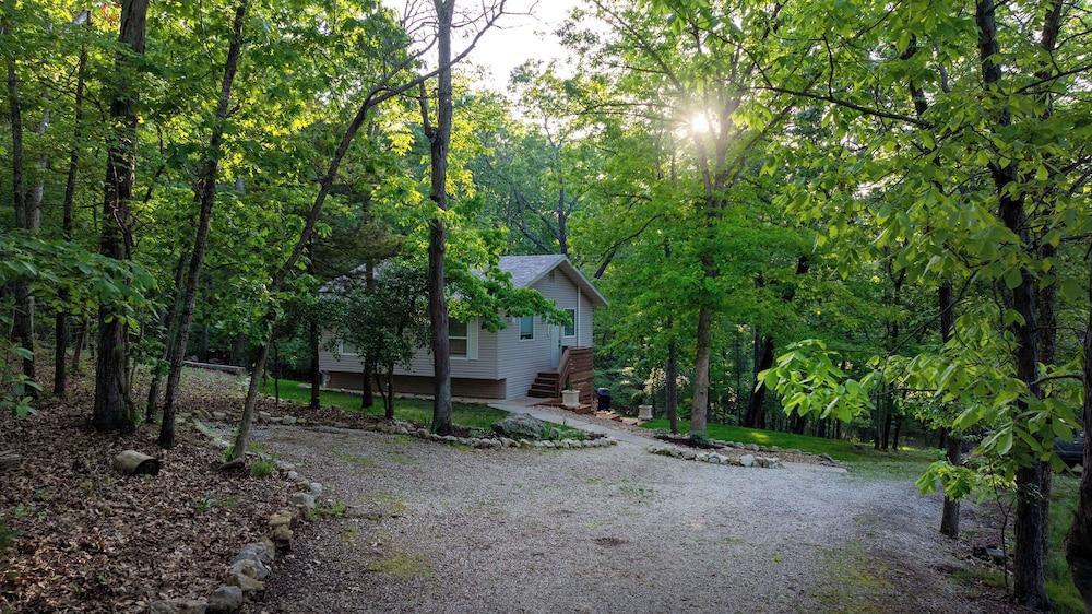 Treehouse LOZ Seclusion for 6! Exterior