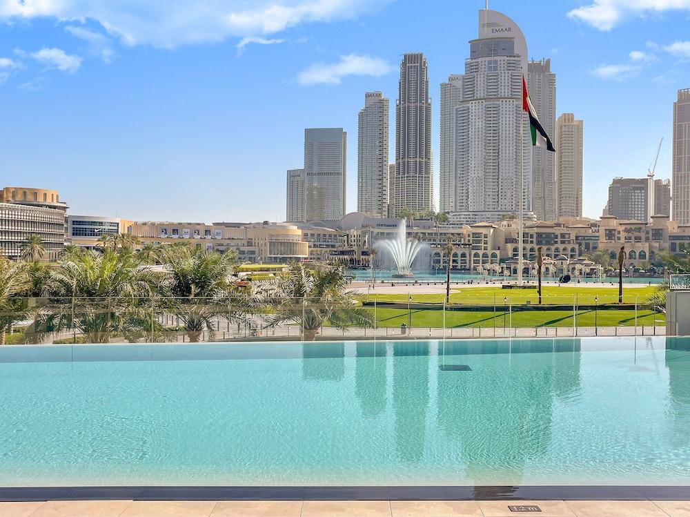 شقق سكاي 9 وسط مدينة دبي حمام سباحة لا متناهي