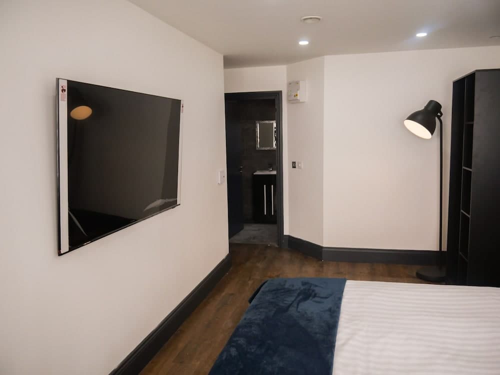 New Oxford House Apartments Room