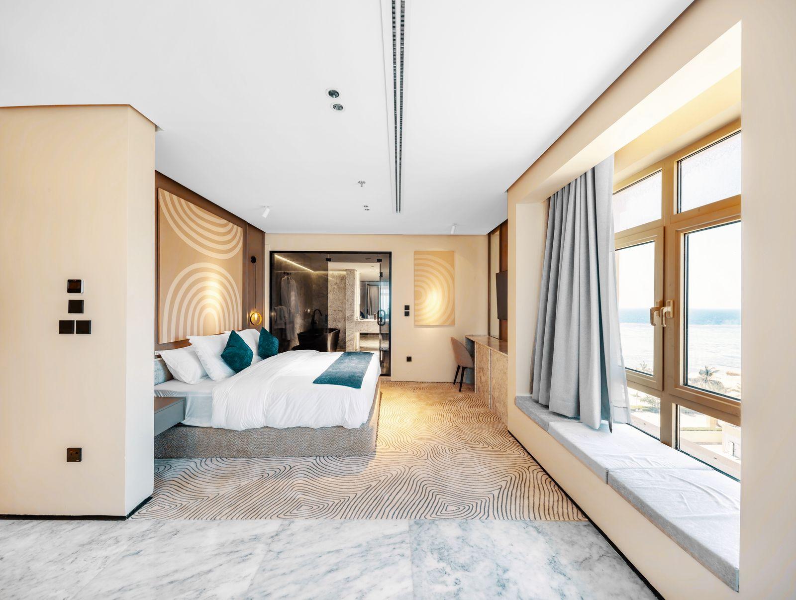 Elegant Apartment with Self Check-in | 5774 Bedroom