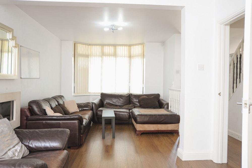 روم إن جويست روم - بيوتيفول بيج روم إن كفنتري داخلي