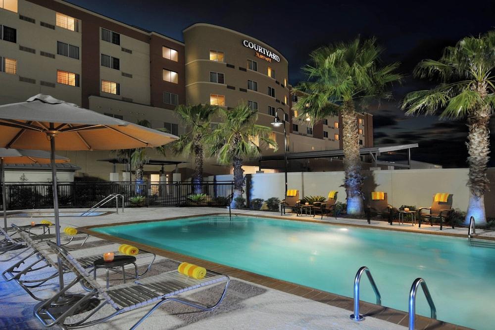 Courtyard by Marriott Houston Pearland Waterslide