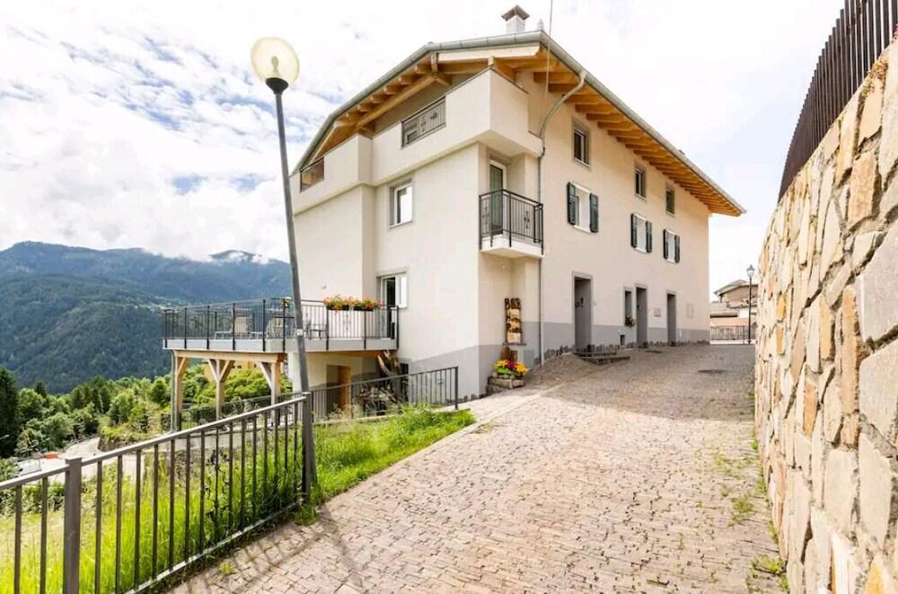 بي آند بي ونا روزا المنطقة الخارجية