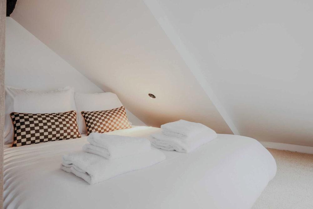 شارمينج آند إنتيميت أبارتمنت - 2بدرو2بي - لوفر غرفة