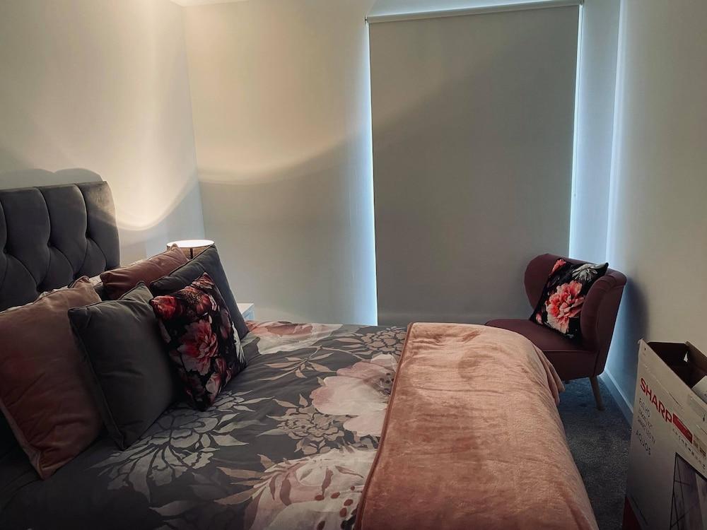 بيوتيفول 2 بد أبارتمنت إن جلاسجو غرفة