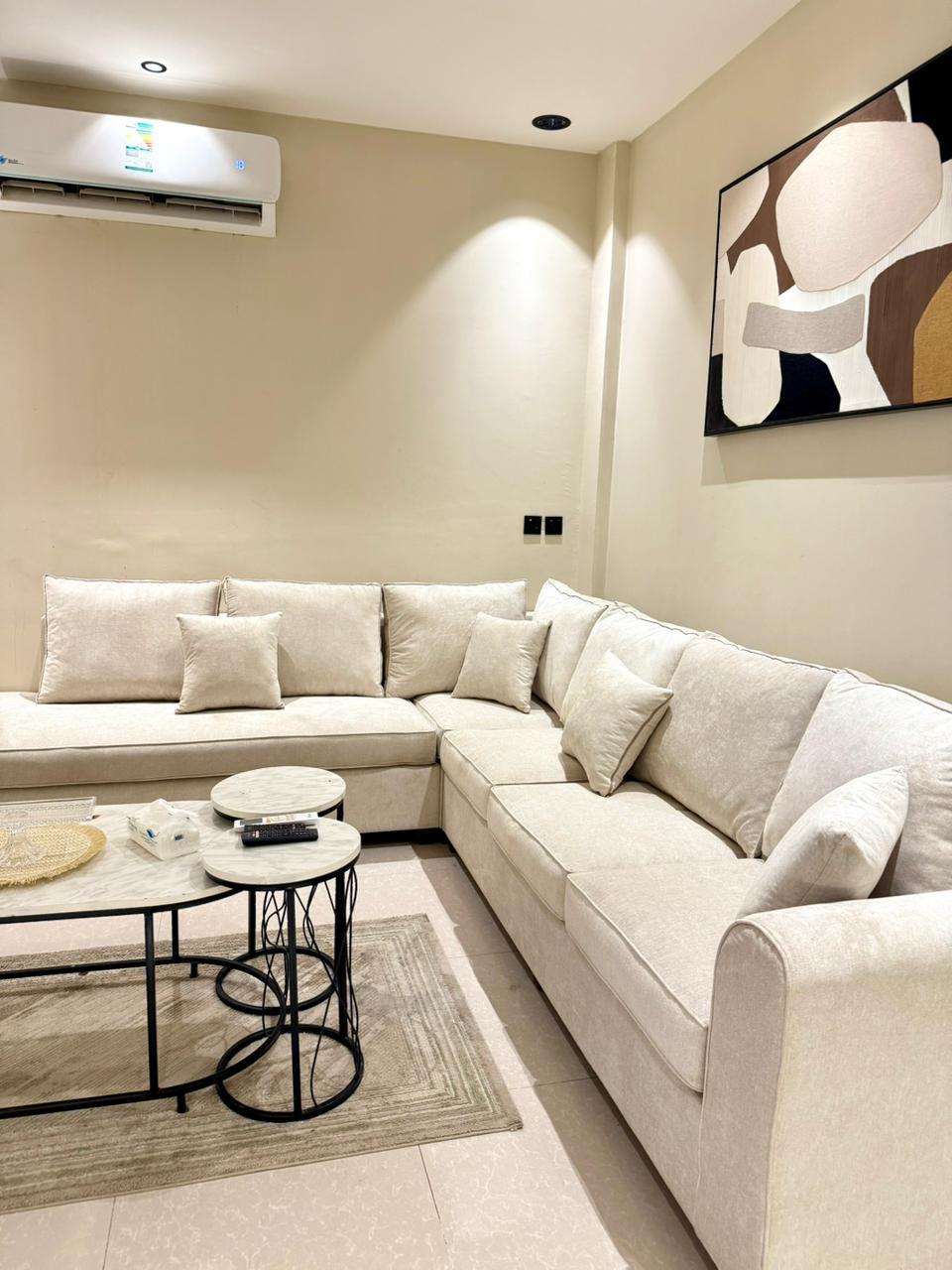 Attractive Apartment with Self Check-in | 5680 Living Area