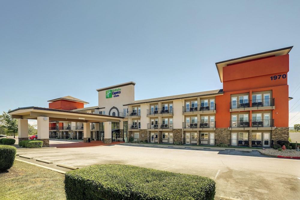 هوليداي إن إكسبرس هوتل آند سويتس برانسون 76 سنترا  باي آيتش جي المنطقة الخارجية