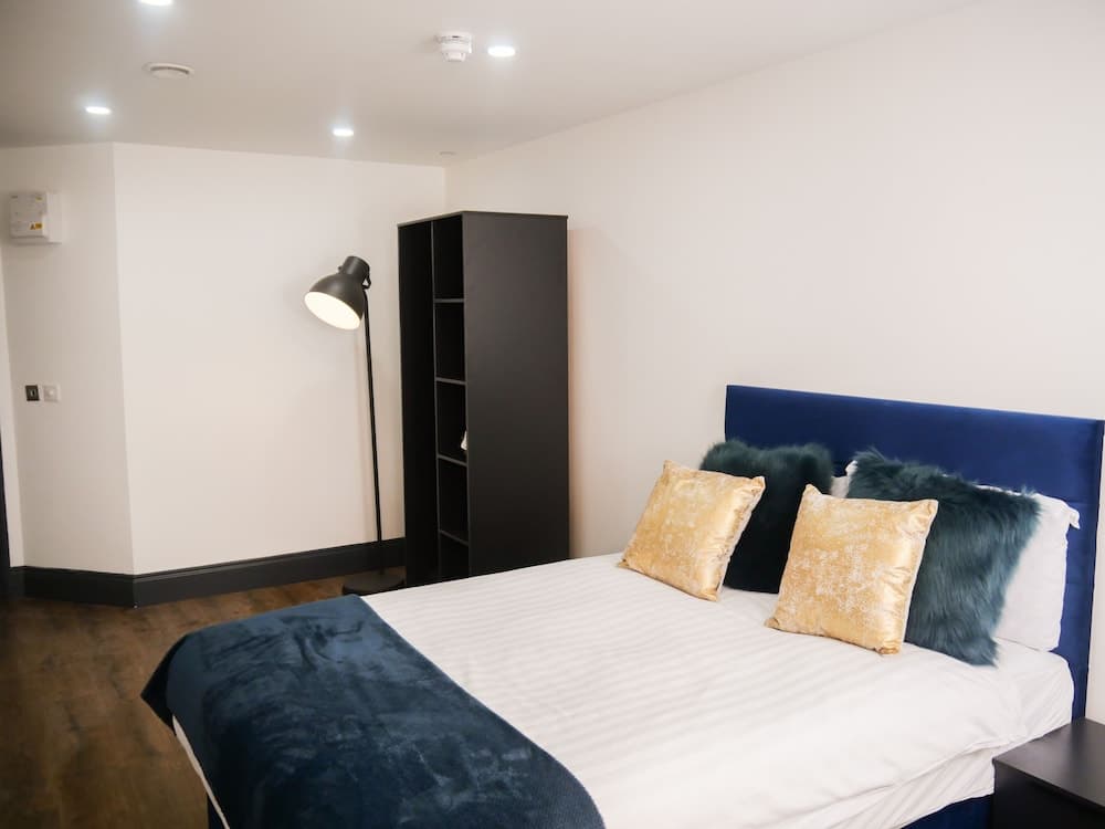 New Oxford House Apartments Room