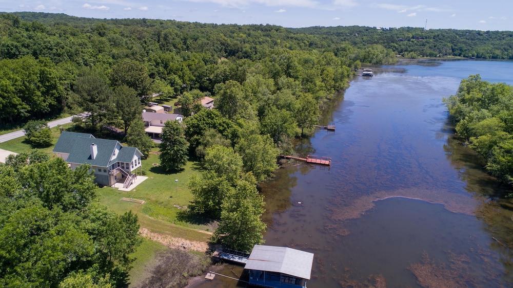 ذا ليك - 3 بد رومز هوم منظر من الجو