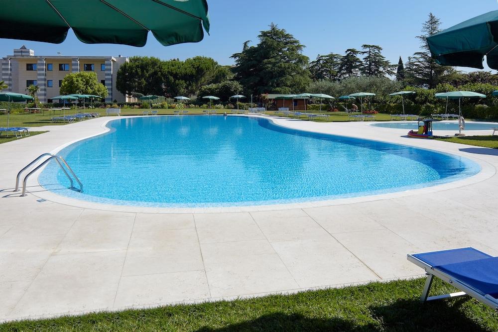 فيلا كوارنتا توماسي وين أوتل آند سبا المنطقة الخارجية