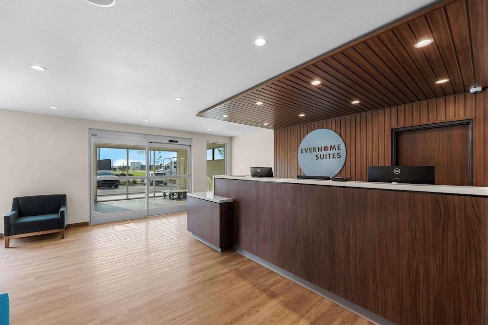 إيفر هوم سويتس فايتيفيل نير فورت براج الردهة