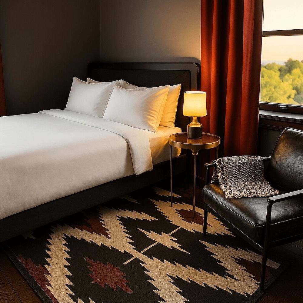 ذا ويل هوتل آند تابروم