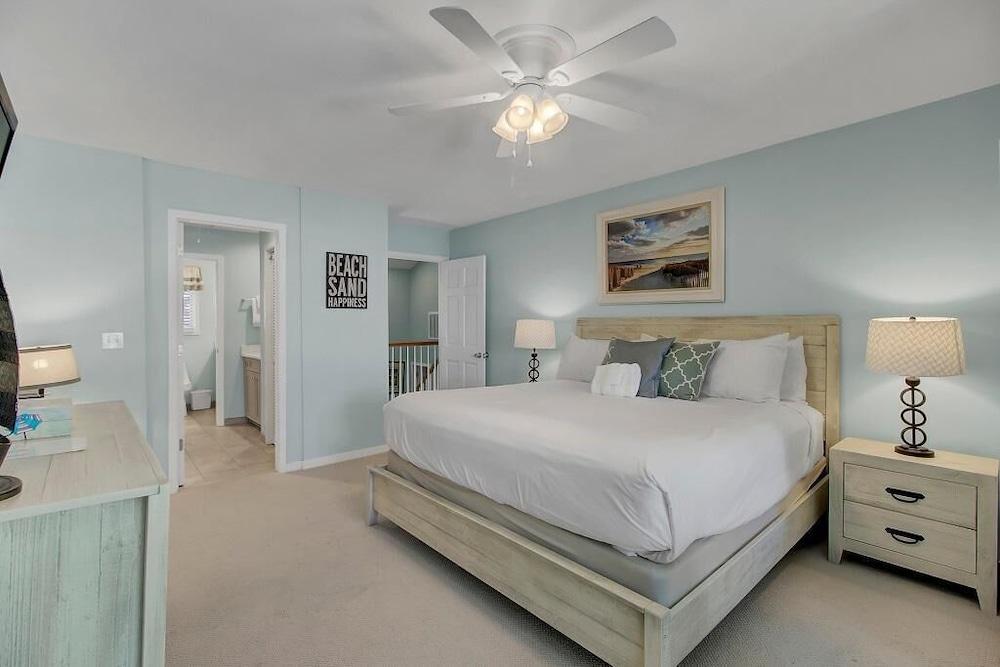 راكيت كلوب 7 باي وايلد ديونز، إن ريزورت كور غرفة