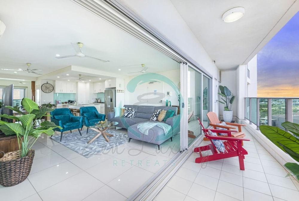 زين سي بريز ووركديسك بالكوني دينينج سيفيو غرفة