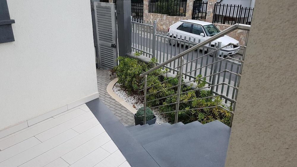 بي آند بروكولي المنطقة المحيطة بالمنشأة