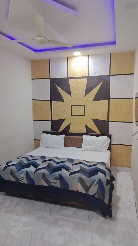Goroomgo shri Ganpati Guest house Room
