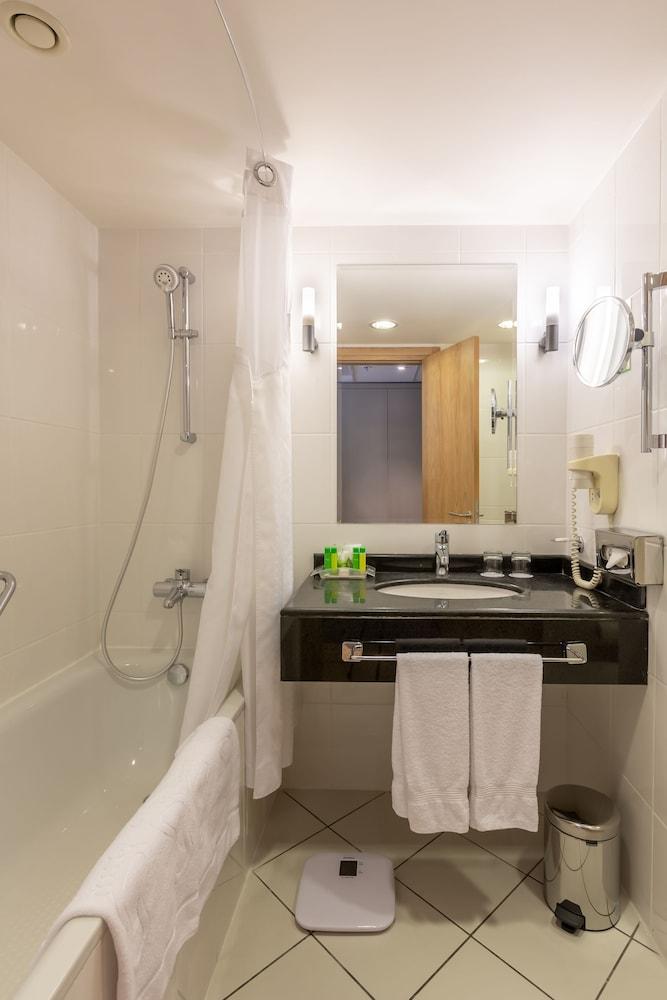 هوليداي إن موسكو - سوكولنيكي، آن آي آيتش جي هوتل حمام