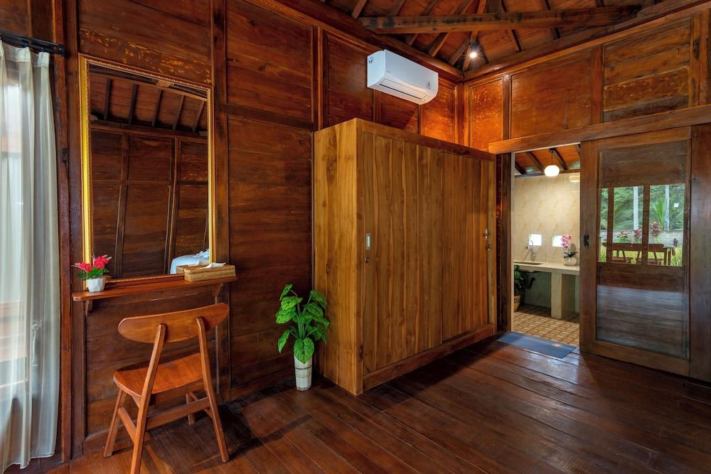 أوما أولون دوجول باي يونيككيشنز داخلي