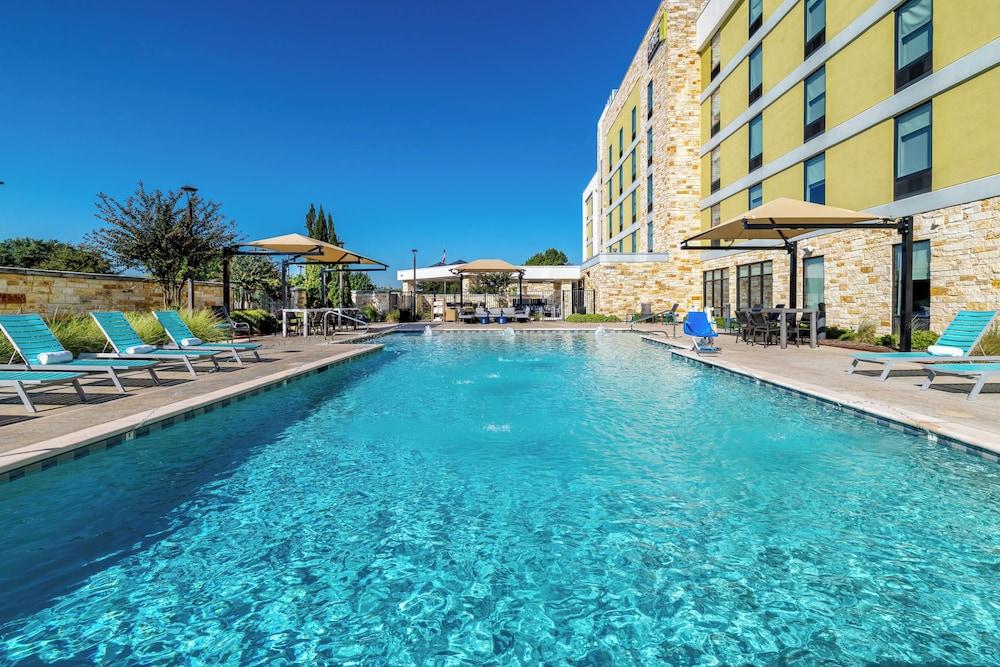 هوم2 سويتس باي هيلتون دالاس أديسون حمام سباحة مكشوف