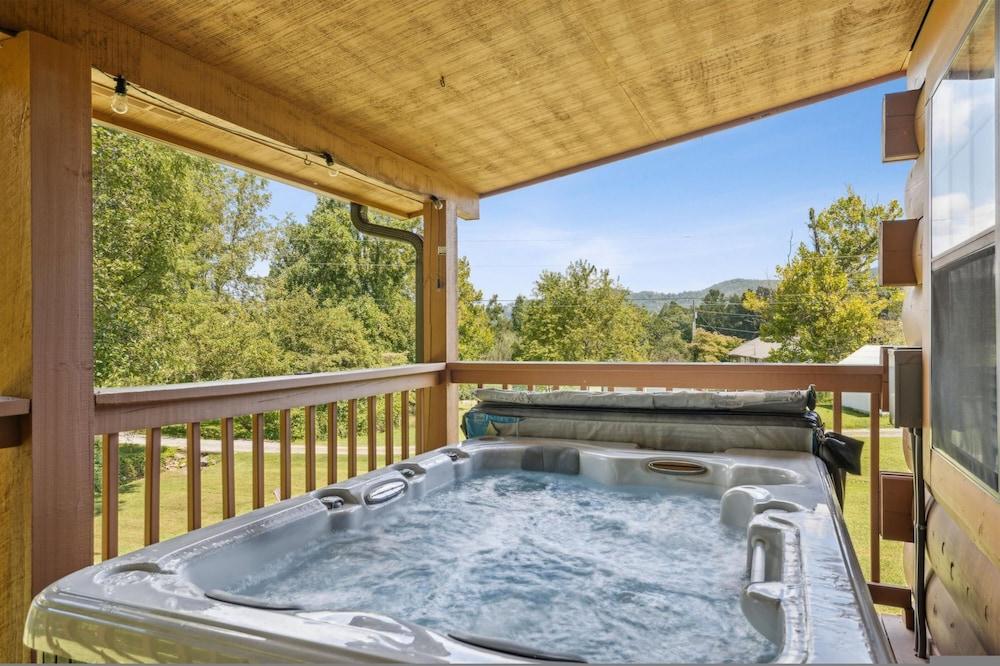 فاميلي فريندلي بول هوت توب جاماروم غرفة