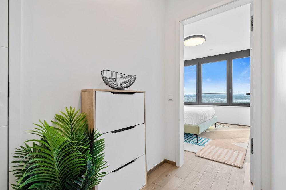 ستيليش لاكوريوس ٔبت دبوي بول آند جي اي ا د 14 داخلي