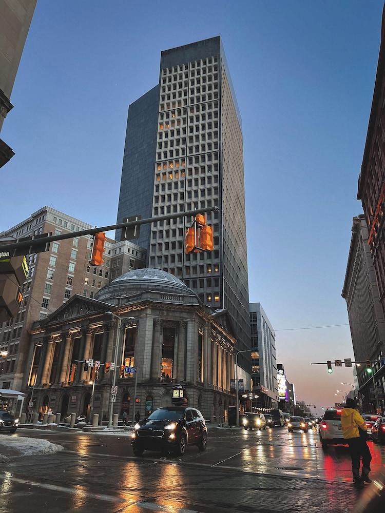 متروبوليتان آت ذا 9، أوتوجراف كوليكشن المنطقة الخارجية