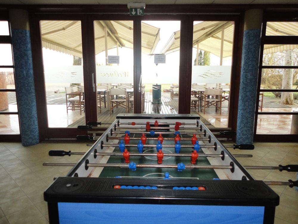 هوتل مونوبولي غرفة الألعاب