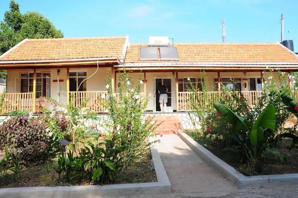 Papyrus Guest House Exterior