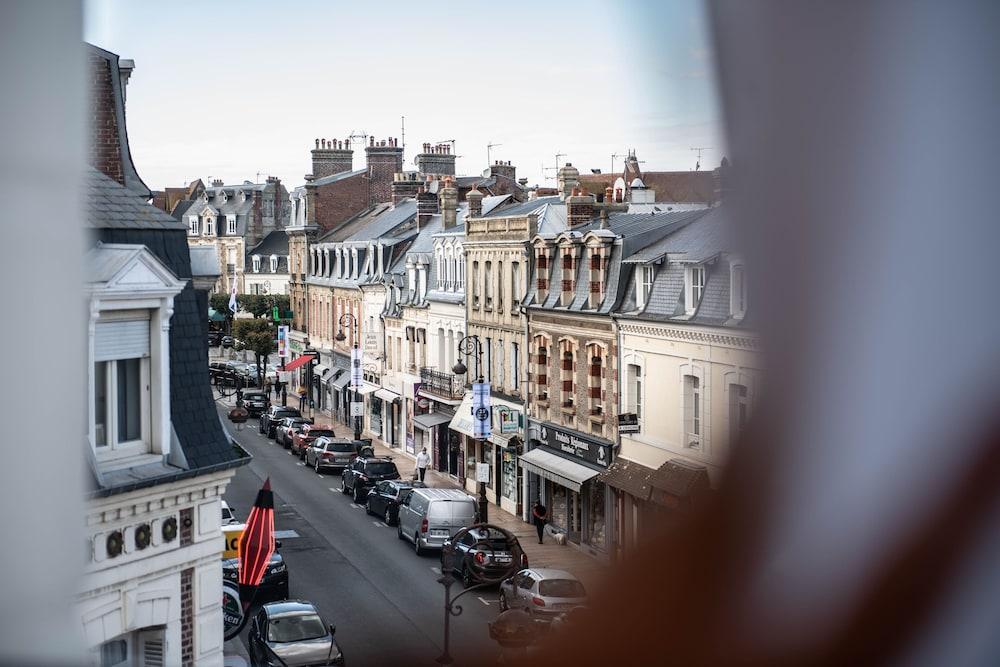 يو هوتل دوفيل - هاندوريتين كوليكشن المنطقة الخارجية