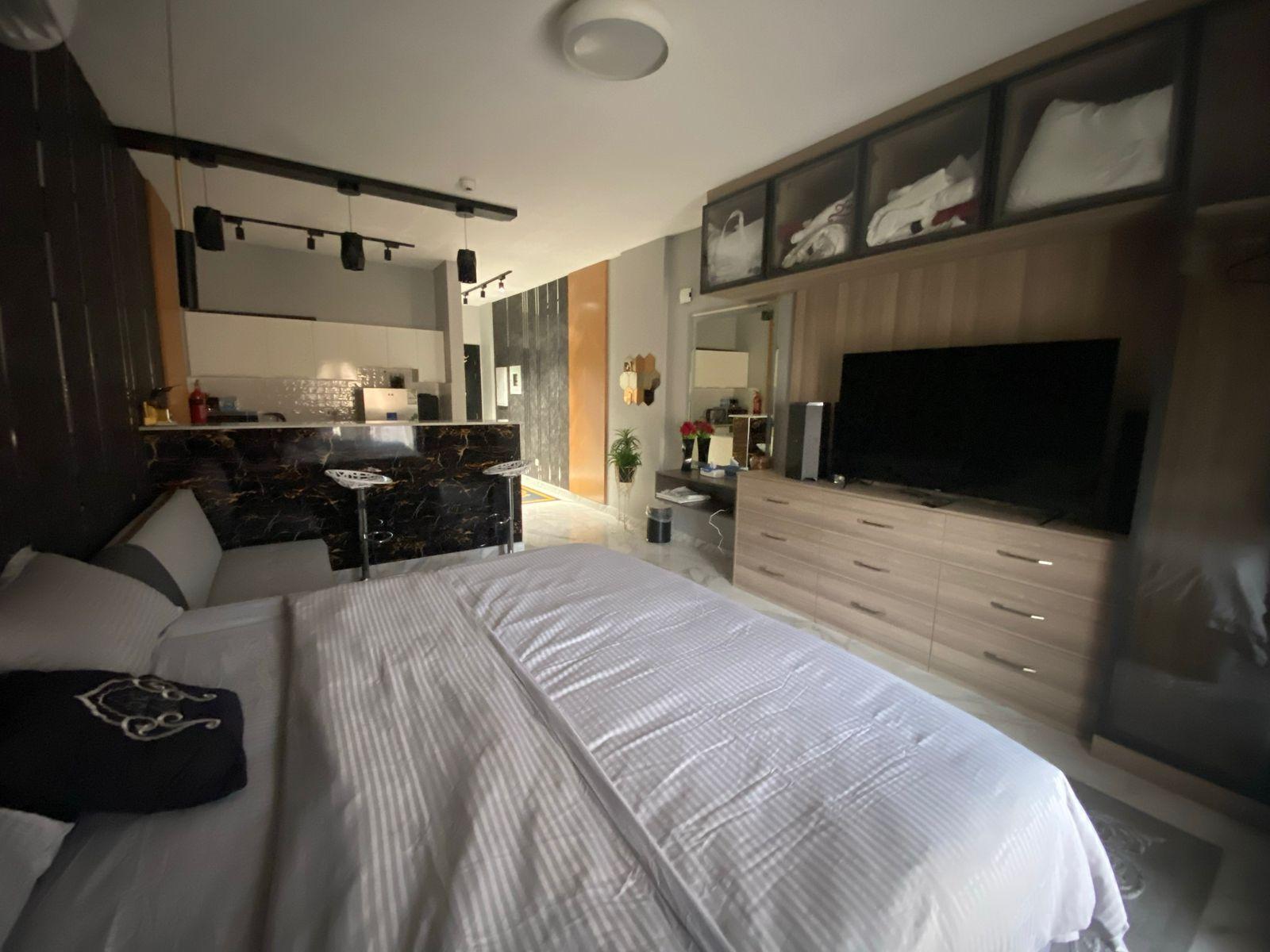 Elegant Studio with Comfortable and Simple Furniture | 5775 Bedroom