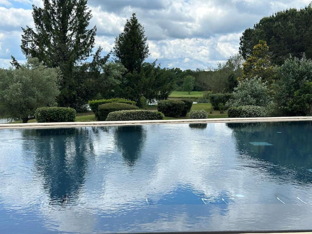 ميركيور تولاوز آيروبورت جولف دي سيليه الصورة الأساسية