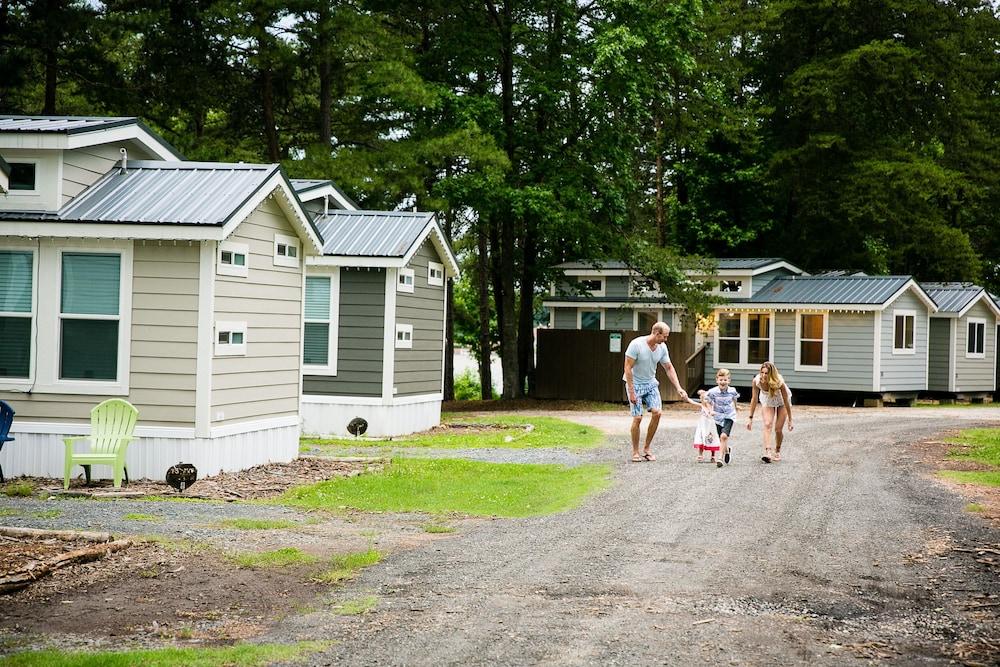 Waterview Studio Cabin With Private Porch #10 at Long Cove Resort by Redawning Exterior