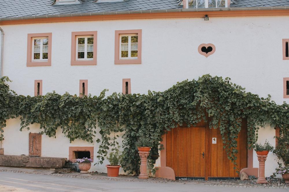 هوتل-فانجوت كارلسموله تفاصيل الفندق من الخارج