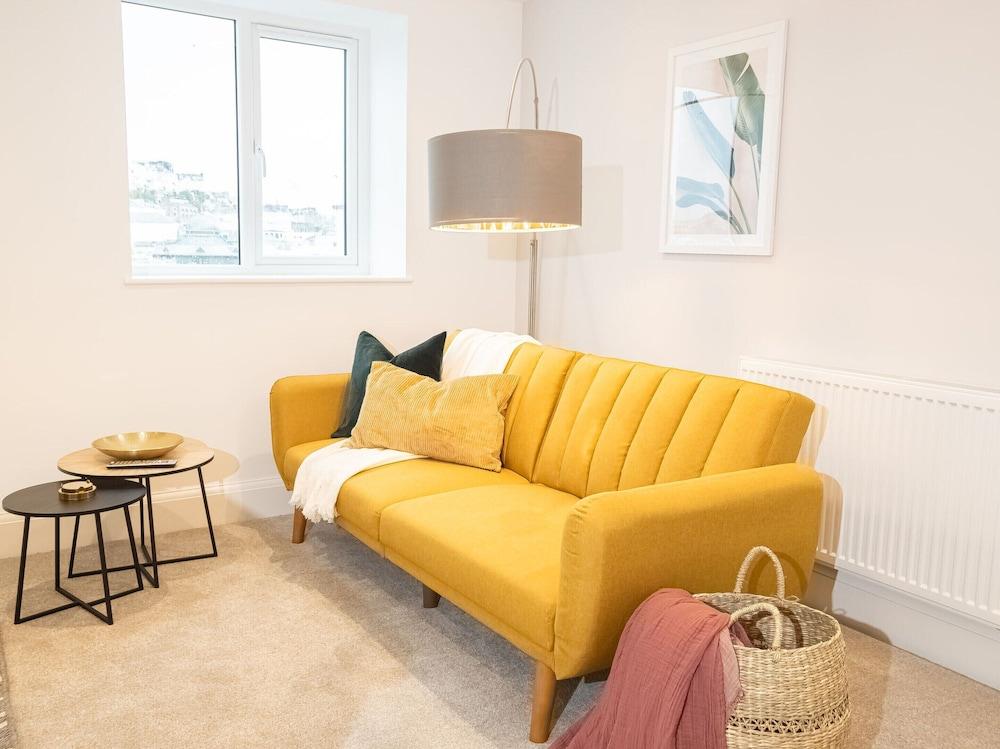 Seaview Gem Torquay Harbor 1bed Apt Self Check-in Living Area