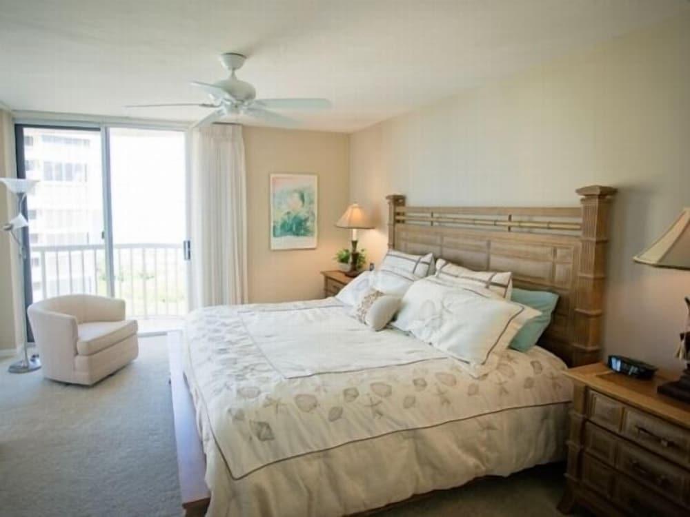 Elegant Oceanfront Condo with Pool and Hot Tub by RedAwning Room