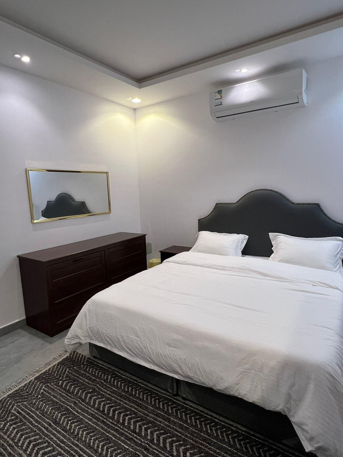 Elegant Apartment with Comfortable and Simple Furniture | 5568 Bedroom