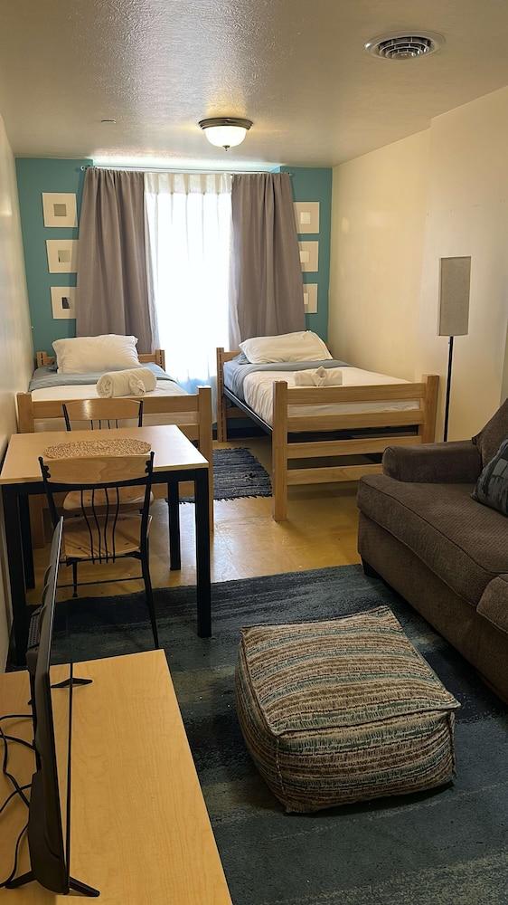 Cozy Convenient Downtown Apt Walk Everywhere Room