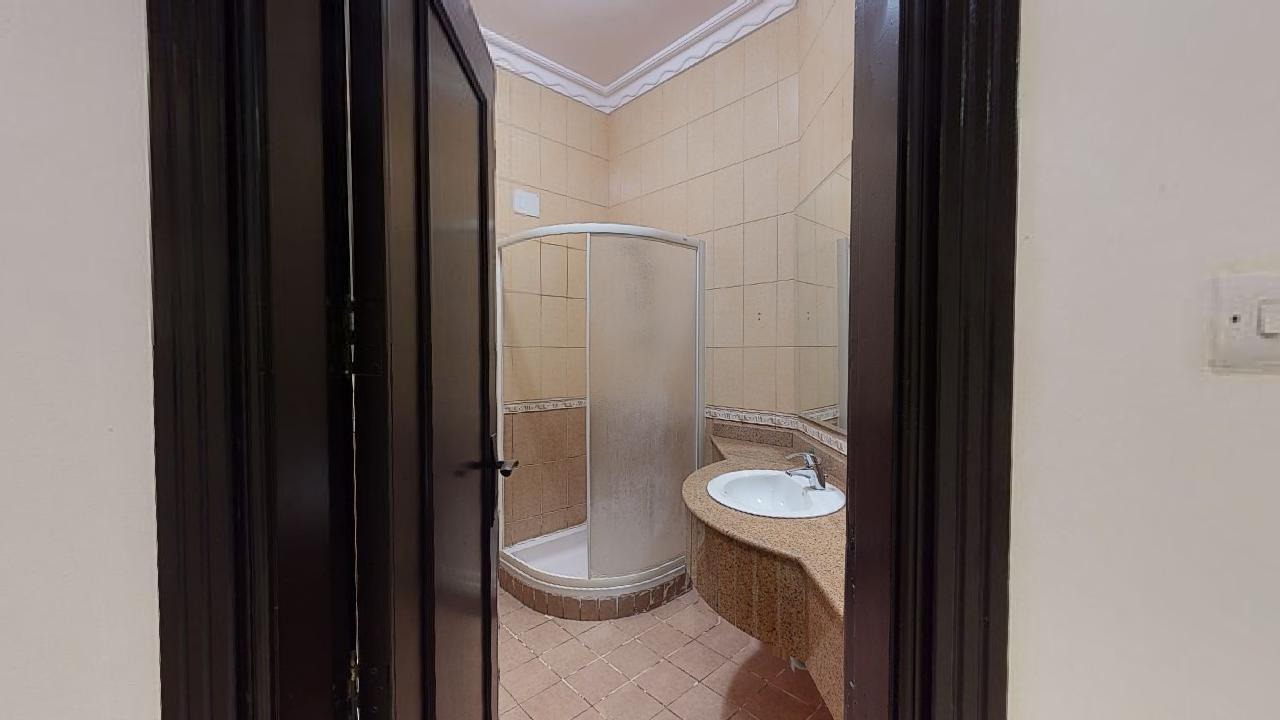Comfy Chalet with Comfortable and Simple Furniture| 1950 Bathroom