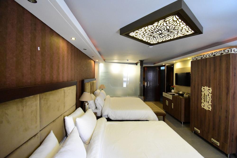 كراون رويال هوتل صور