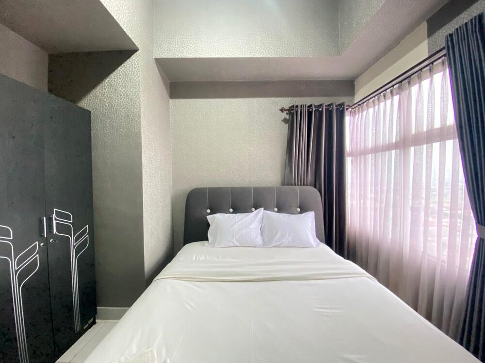 Relaxing 2BR Apartment at Newton Residence Room