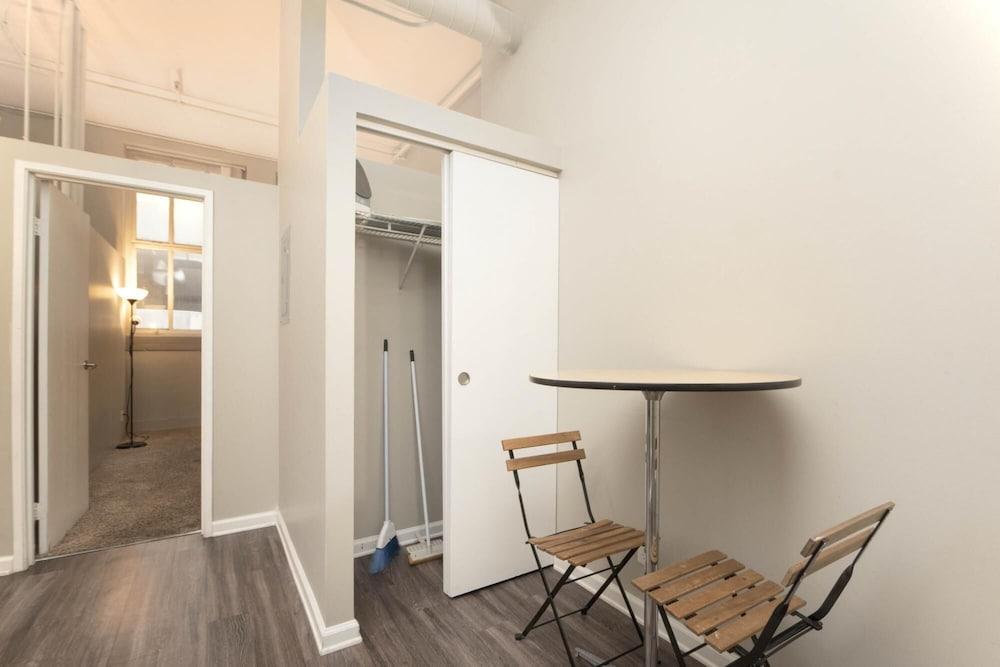 Spacious 2 BR Apt - Loft Style and Open Plan Room