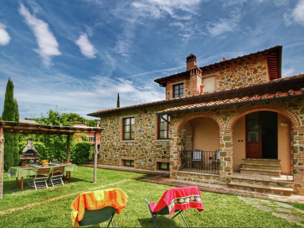 Tuscan Style Apartment with View of the Hills Exterior