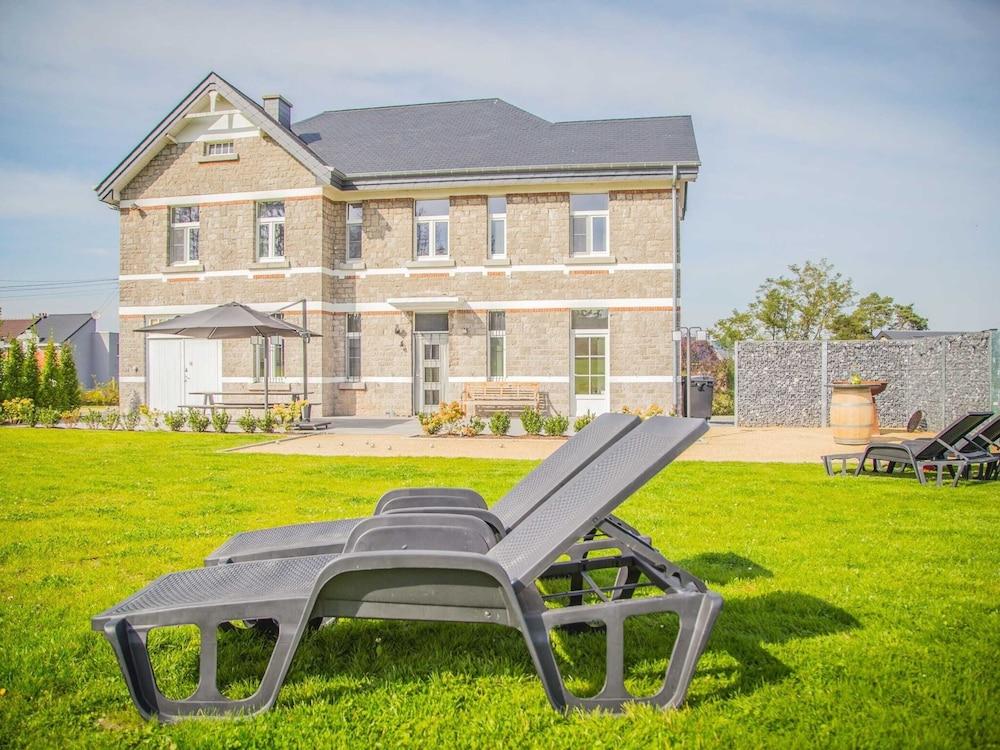 جيت ما دام جين إن دوربوي ويذ آه ساونا