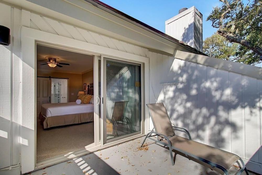 راكيت كلوب 6 باي وايلد ديونز، إن ريزورت كور المنطقة المحيطة بالمنشأة