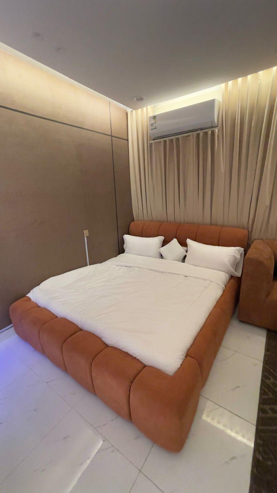 Elegant Studio with Comfortable and Simple Furniture | 5628 Bedroom