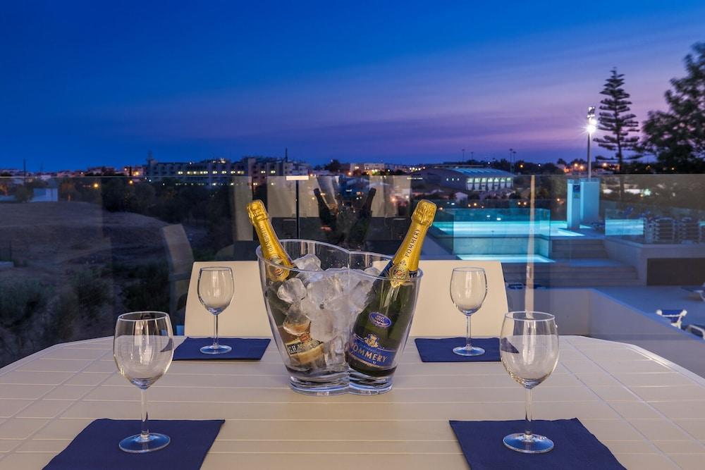 كورييرا لاكشري ريزيدنس تي 2 إي - ألبوفييرا، بولز ، ويفا ٓ بيبديك، بينش المنطقة المحيطة بالمنشأة